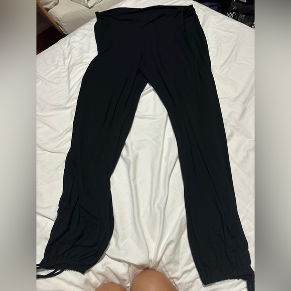 GAP Black Activewear Pants-Maternity - Picture 1 of 2